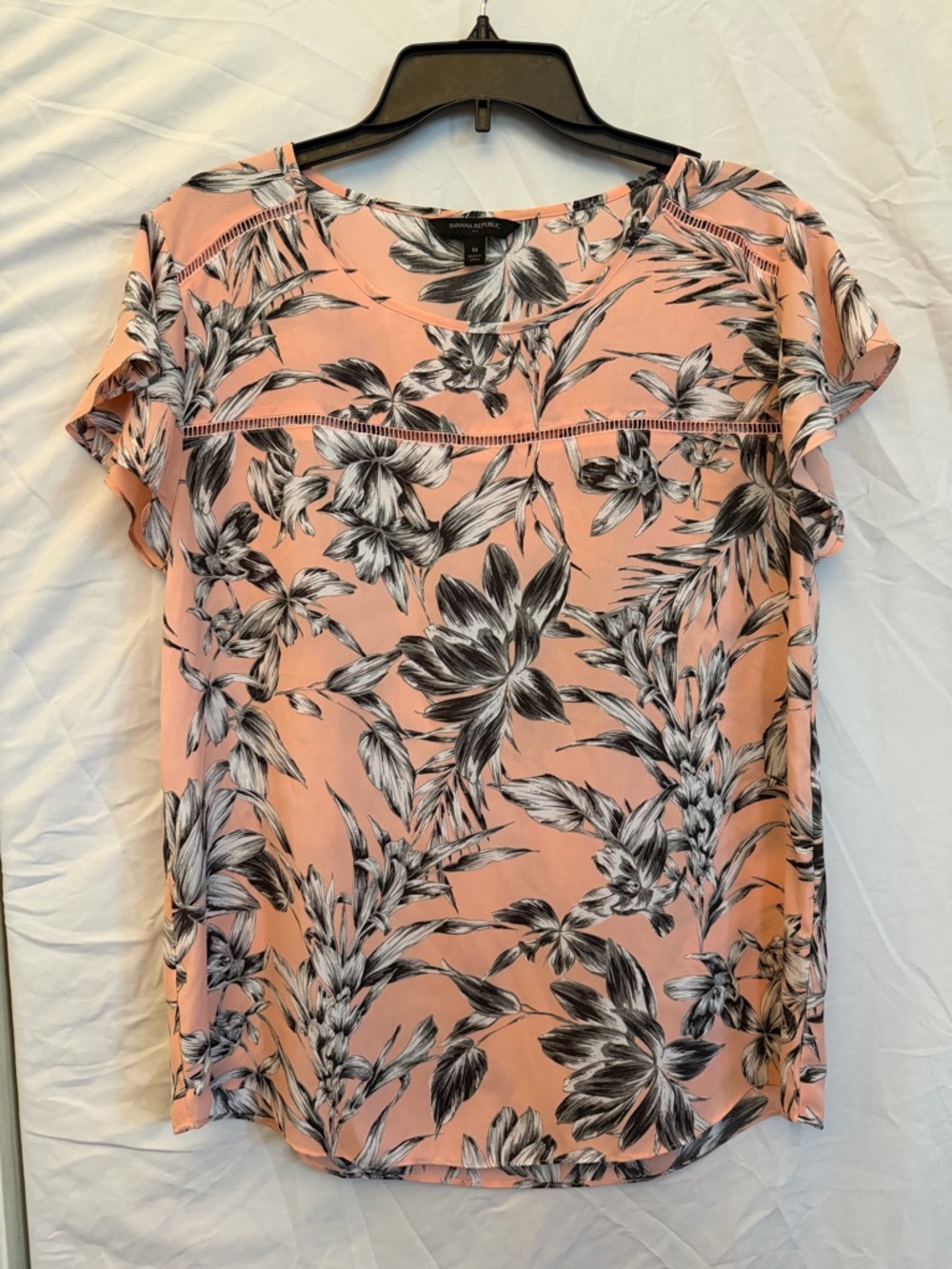 M Banana Republic Pink Floral Cap Flutter  Sleeve Blouse
